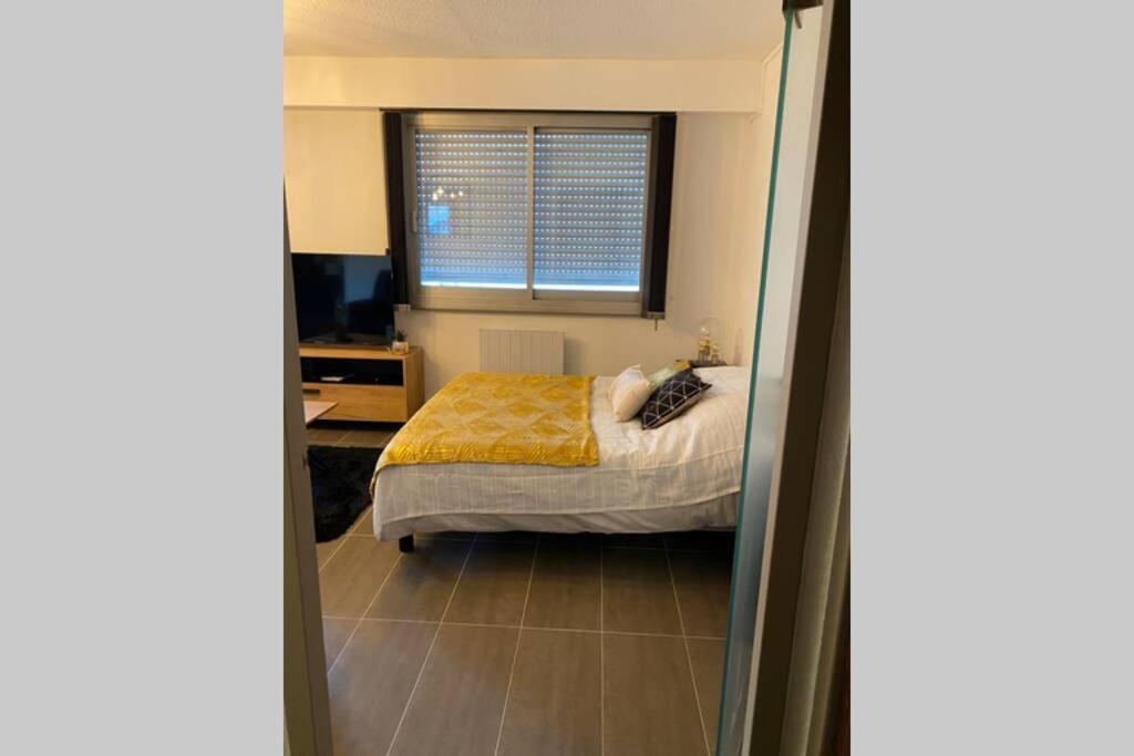 Le 12 Du Temple - Plein Coeur Centre Ville, Residence Privee, 5Mn Gare Sncf, Wifi Et Netflix Niort Bagian luar foto